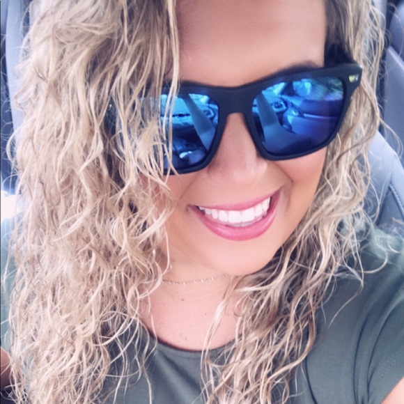 Meet your Posher, Alexandra - Picture 1 of 1